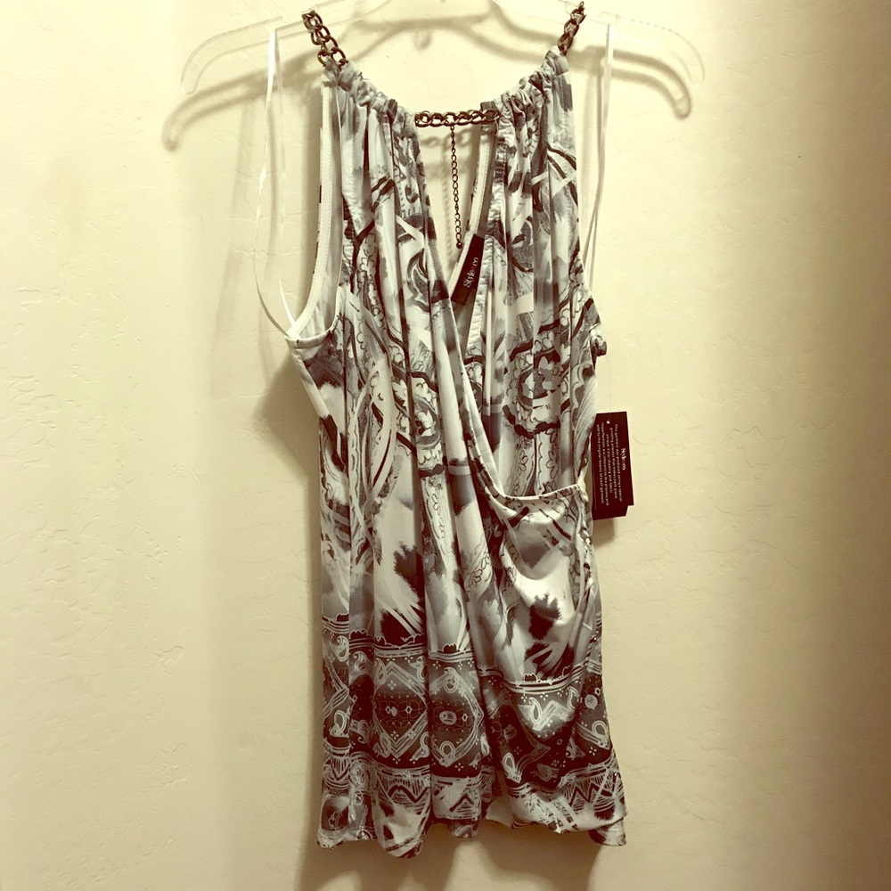 Woman’s sleeveless top NWT